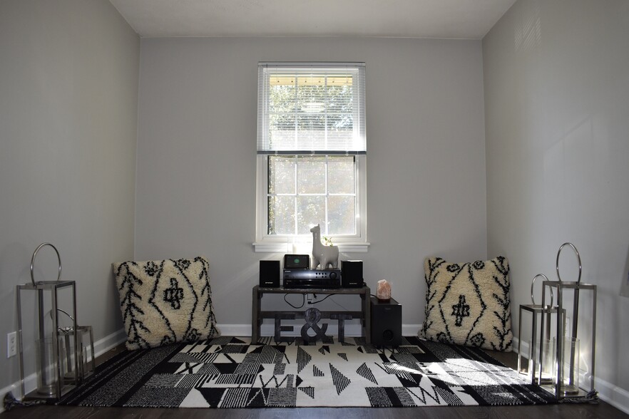 Upstairs bedroom - 610 River Rouge Dr, Unit A
