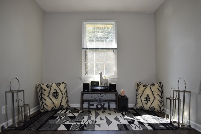 Upstairs bedroom - 610 River Rouge Dr, Unit A