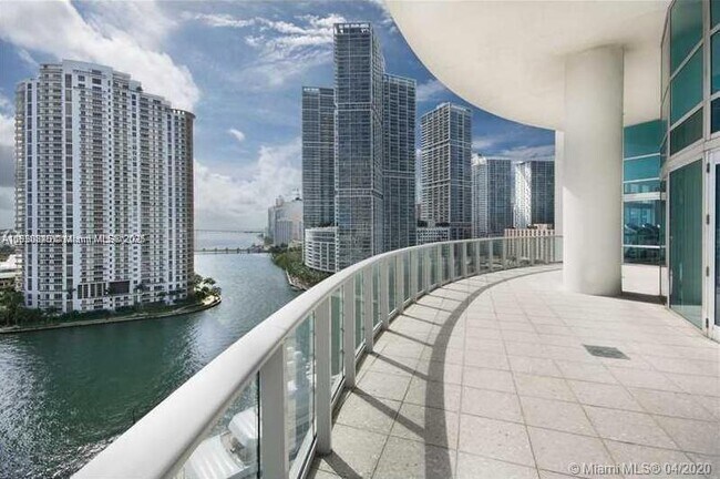 Building Photo - 300 S Biscayne Blvd