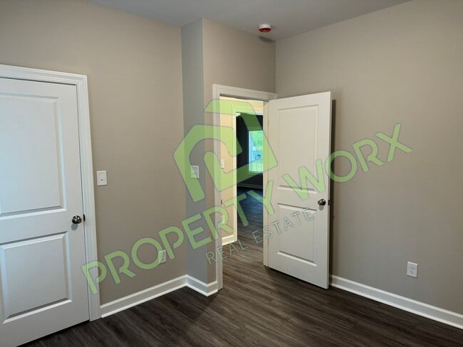 Building Photo - 3 Bedroom Home, Nashville