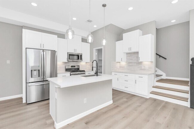 Building Photo - 2347 Hoskins Dr