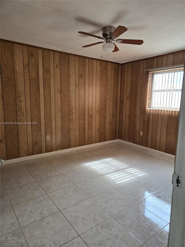 Building Photo - 6748 SW 34th Ct