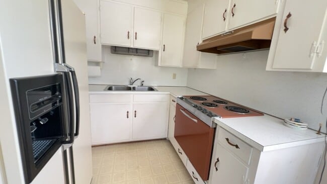 Building Photo - Jeanette Avenue-1041/1043 (Duplex)