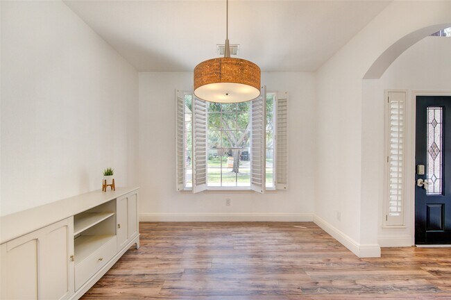 Building Photo - 6119 Rachels Ct