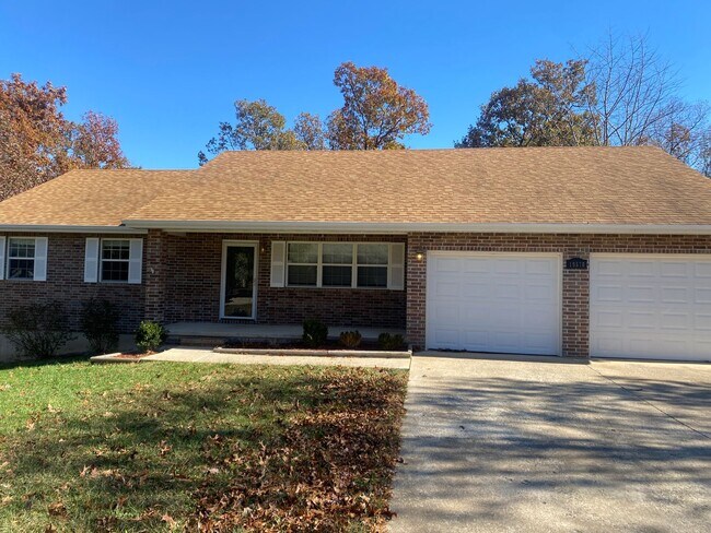 Building Photo - Available November 21st!   6 Month lease