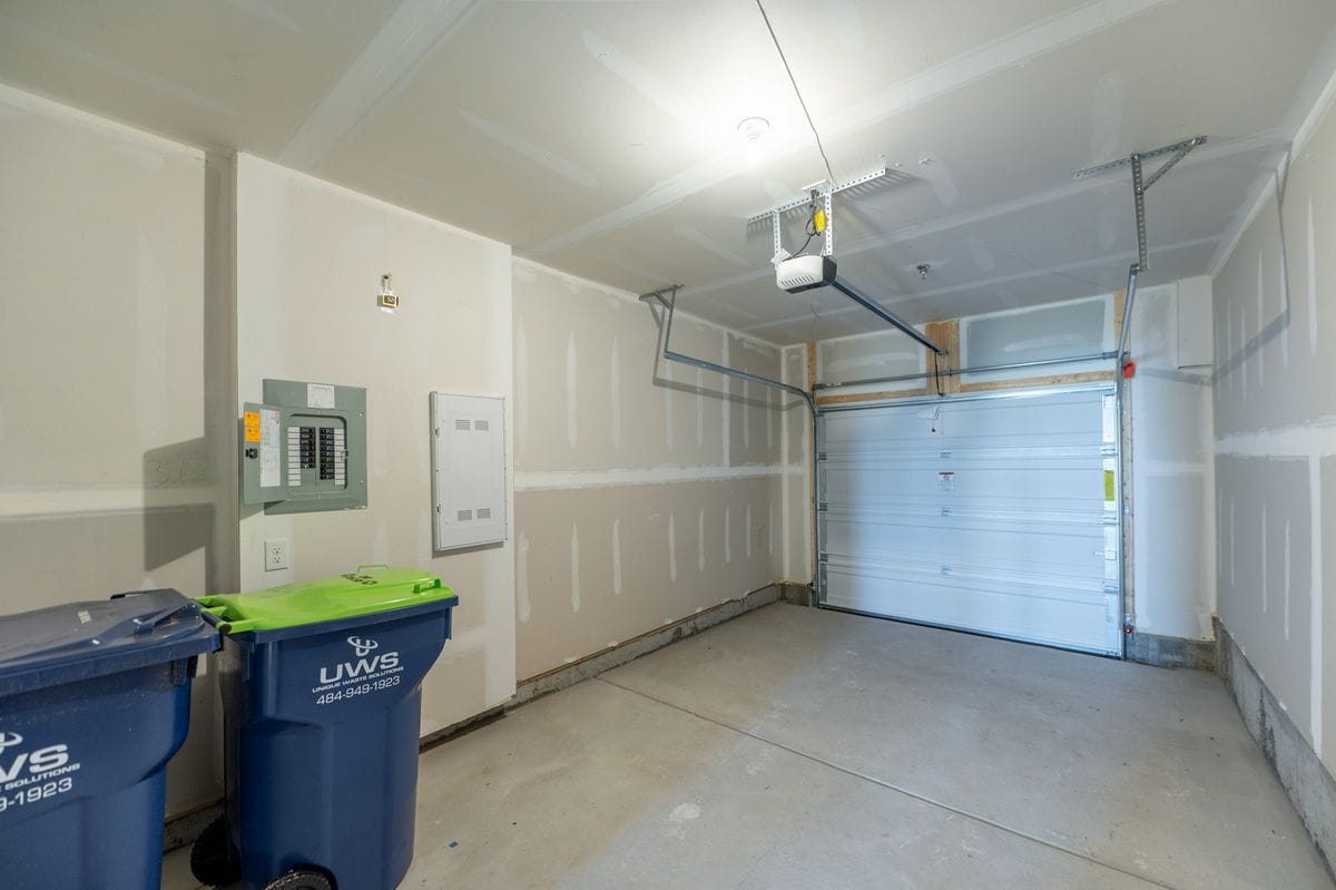 Building Photo - 713 Platinum Dr