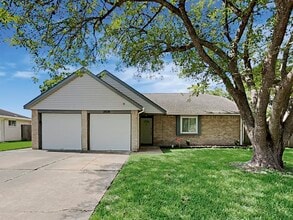 Building Photo - 2606 Elm Hollow St