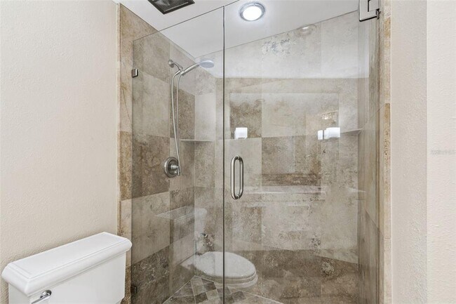 Building Photo - 1 Beach Dr SE