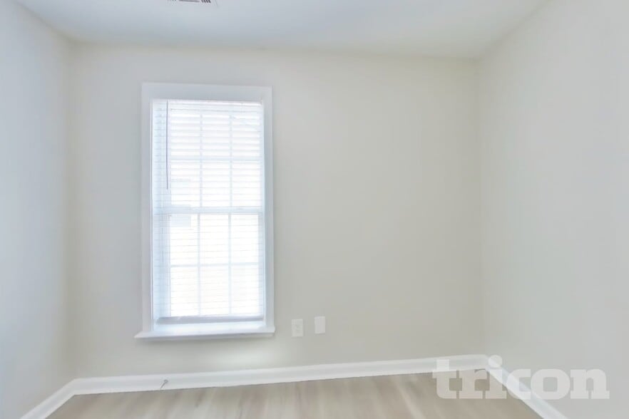 Building Photo - 3281 Saville St SW