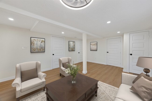 Building Photo - 2118 Webster St