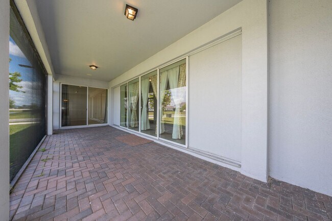 Building Photo - Immaculate Executive Home in Isles of Lake Nona