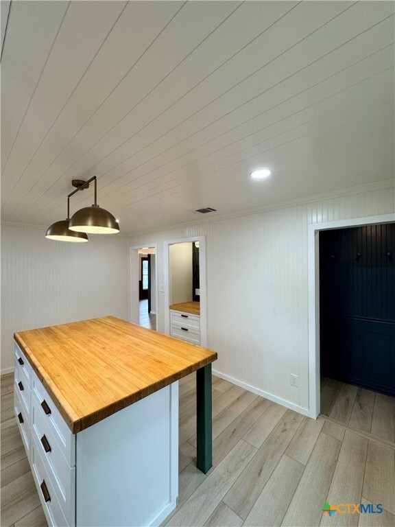 Building Photo - 223 NW Front St