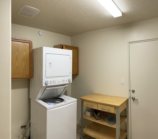 Washer and Dryer - 4231 Vuelta Colorada