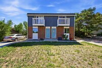 Building Photo - $1,695.95 - 2 Bed, 1 Bath Townhome In Denver with In Unit Laundry!