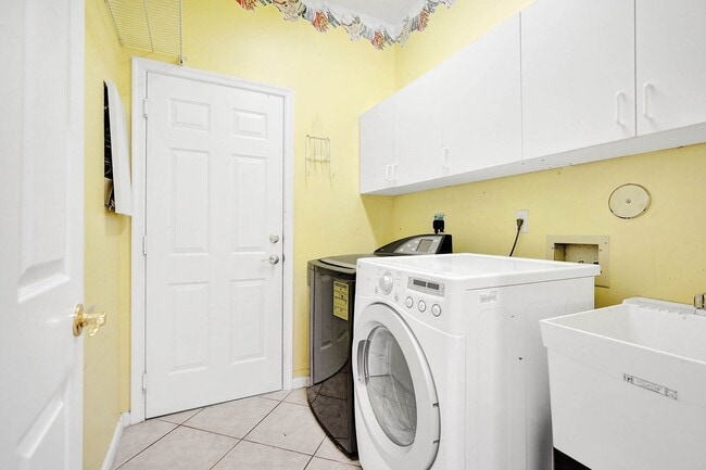 Building Photo - Amazing 4 Bedroom, 3 Bath home plus large 21'x11' loft located in Parkland Isles!