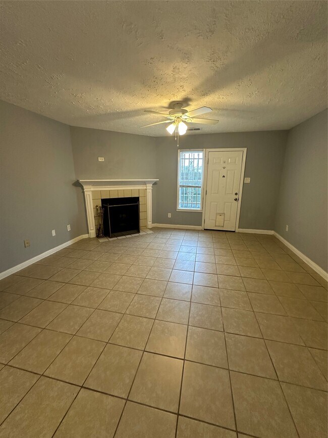 Building Photo - 8636 Village of Fondren