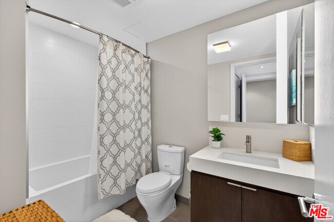 Building Photo - 1755 Ocean Ave