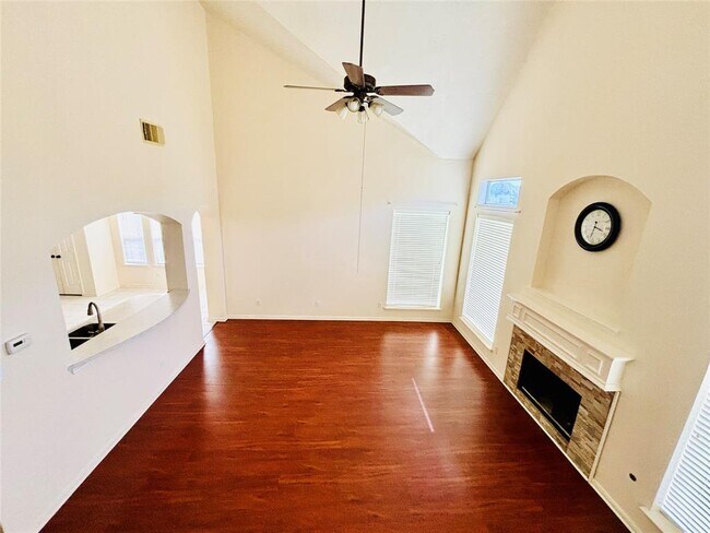 Building Photo - 1803 Stoneleigh Ct