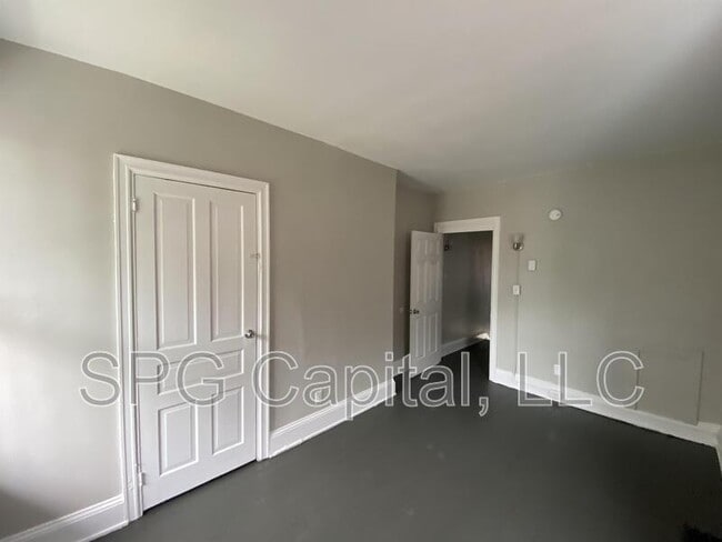 Building Photo - 116 Neater St