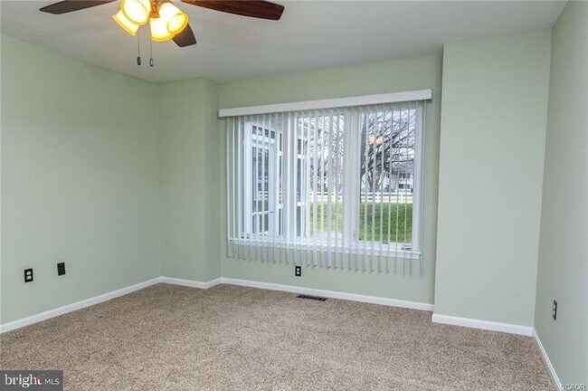 Building Photo - 117 Lakeside Dr