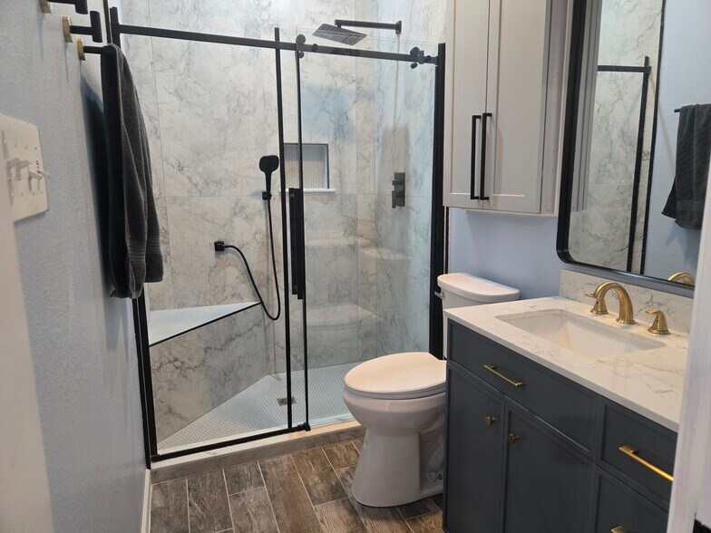 Bathroom - 2418 Robert St