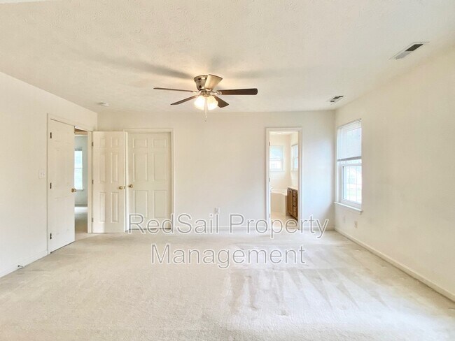 Building Photo - 200 Halles Run