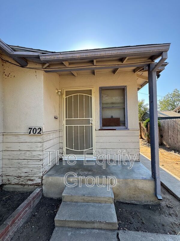Primary Photo - 702 N Jacob St