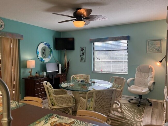 Building Photo - Bring your dog!  2 bedroom, 2 bath, Single family home in South Venice