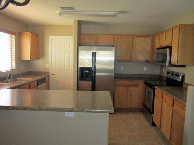 Building Photo - SPACIOUS 5BED + LOFT, 3 BATH LOCATED NEAR ...