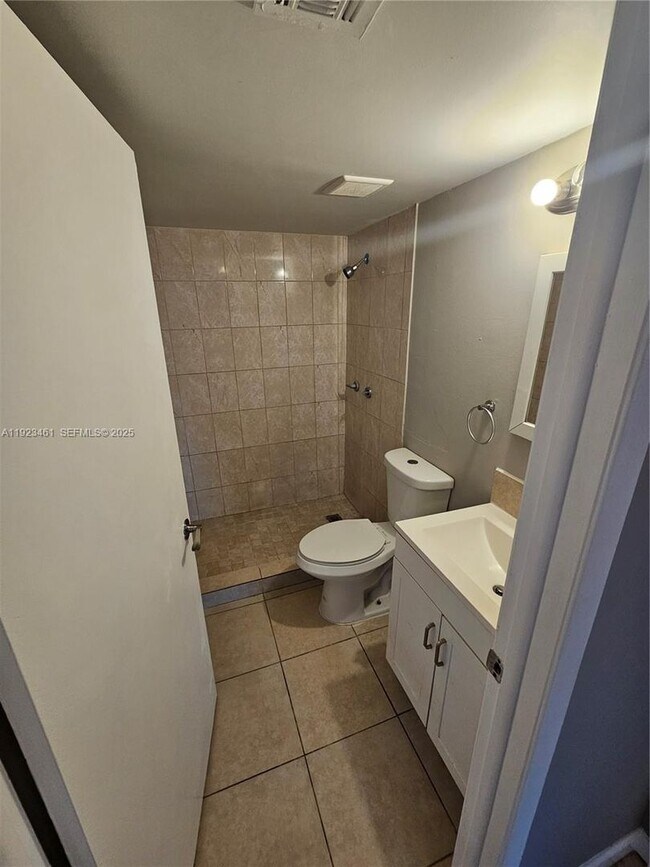 Building Photo - 9987 Nob Hill Ln