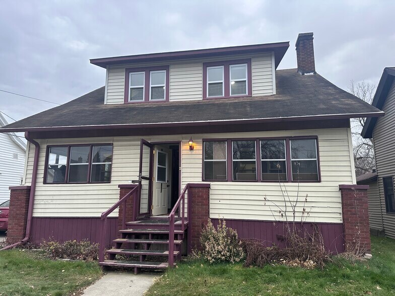 Primary Photo - 911 Townline Rd