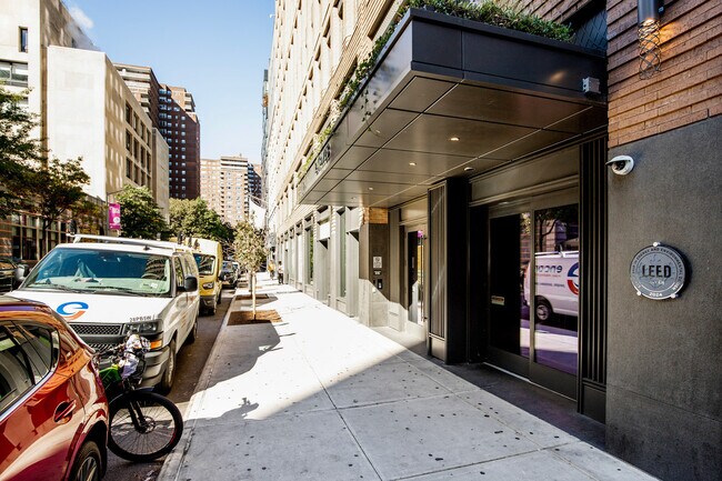 Building Photo - 244 W 29th St