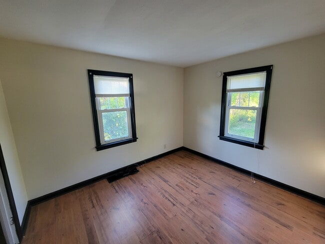 Building Photo - 1494 Thompson Rd