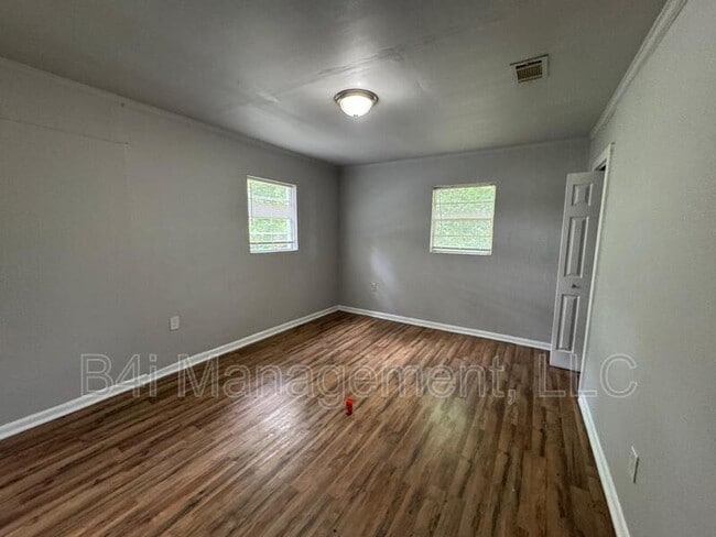 Building Photo - 311 Walker Ave