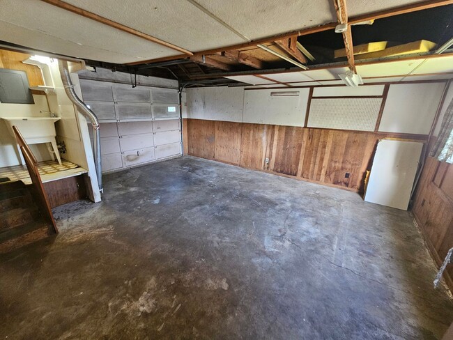 Building Photo - 545 SE Hankel St
