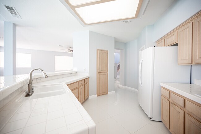 Building Photo - 8420 Bay Crest Dr