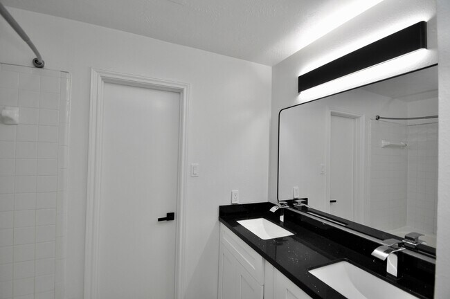 Building Photo - 16402 Gold Ridge Ln