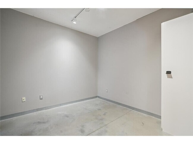 Building Photo - 2929 Chicago Ave