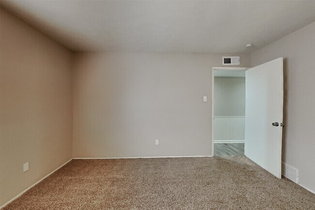 Building Photo - 16935 Kilwinning Dr