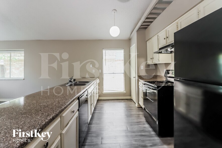Building Photo - 13830 Walnut Hollow Ln