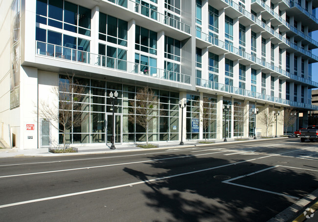 Building Photo - The VUE at Lake Eola