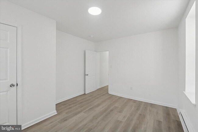 Building Photo - 3827 Cambridge St