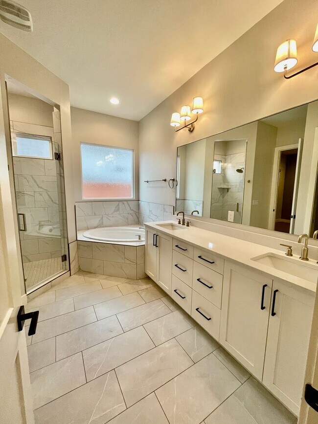 Building Photo - Lovely Four-Bedroom in Ivins with 3-Car Garage and Small RV parking Has Lots of Upgrades