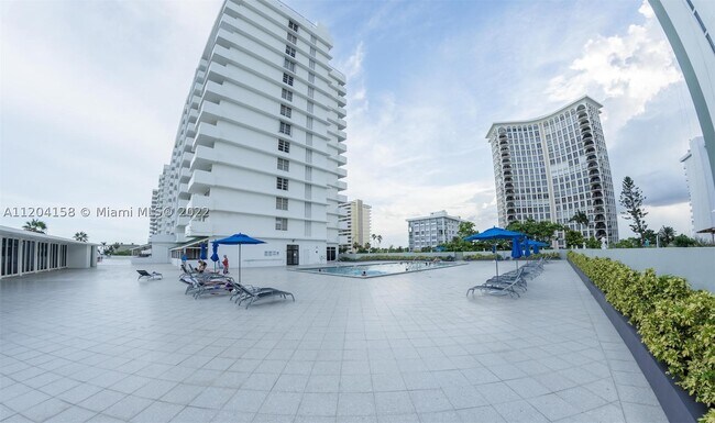 Building Photo - 5601 Collins Ave