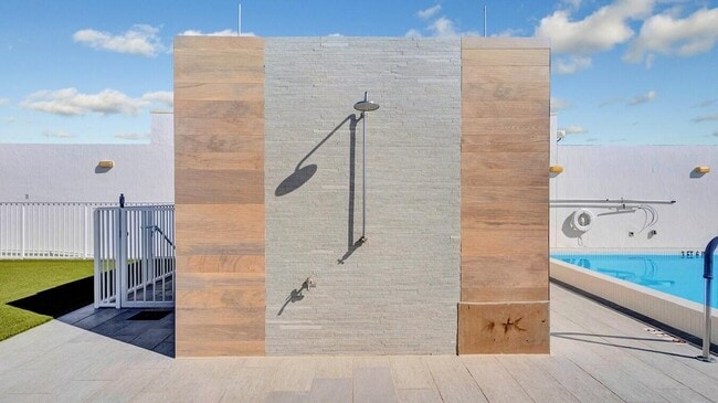 Building Photo - 3200 S Ocean Blvd