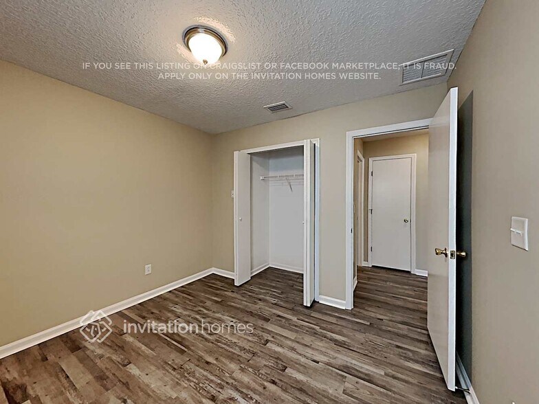 Building Photo - 12390 Deersong Dr