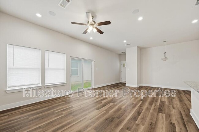 Building Photo - 1220 Jones St