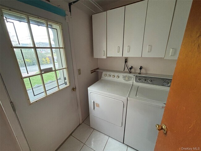 Building Photo - 31 Woodward St