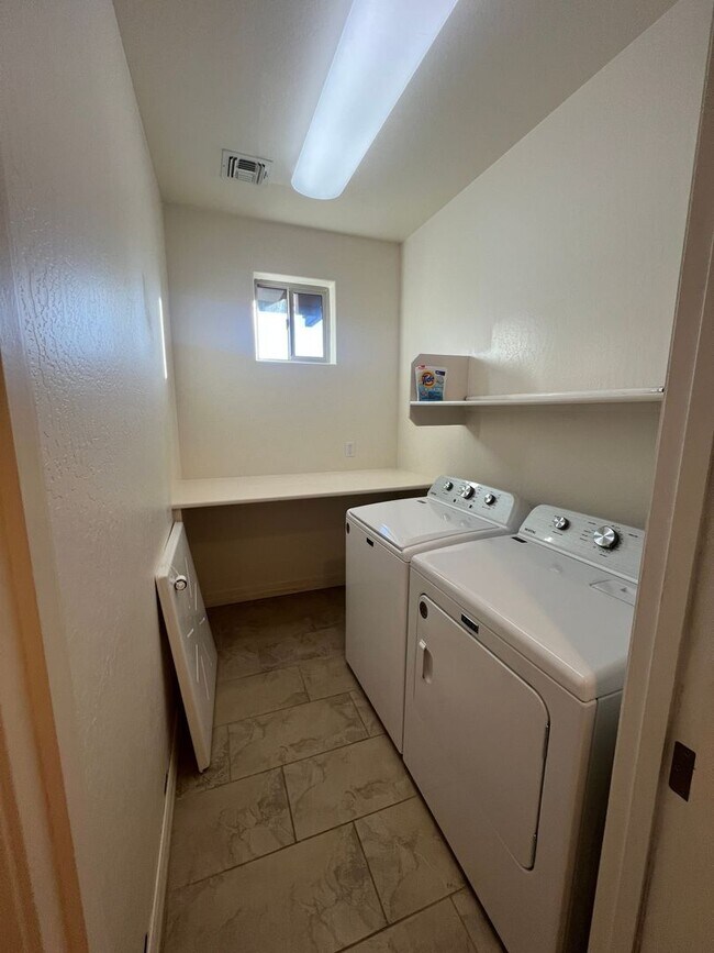 Building Photo - (LEASE PENDING) Presidio in the Pines - $3,125 - 3 Bed/2.5 Bath House with A/C