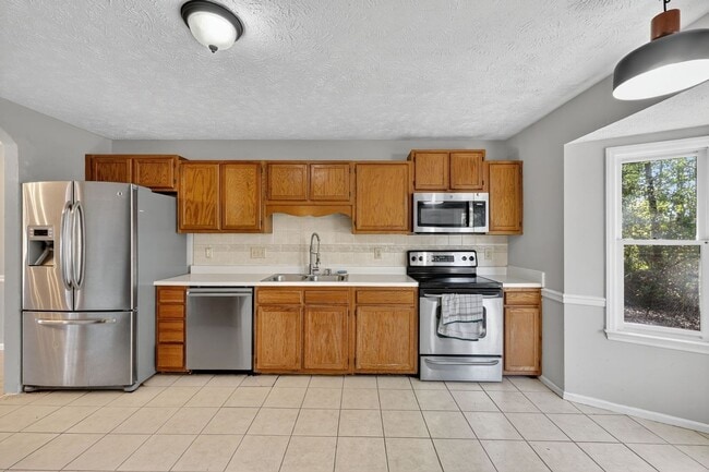 Building Photo - 1040 Rim Rd